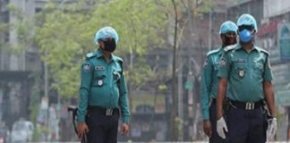 করোনা সচেতনতা সৃষ্টিতে মাঠে নেমেছে পুলিশ