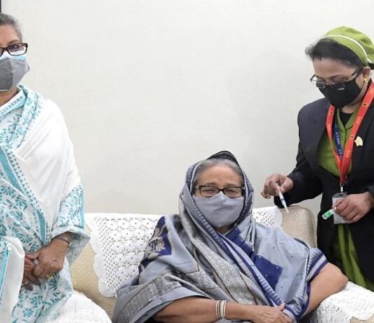 করোনার টিকা নিলেন প্রধানমন্ত্রী