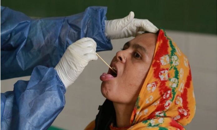 বাড়িতেই করোনার চিকিৎসা