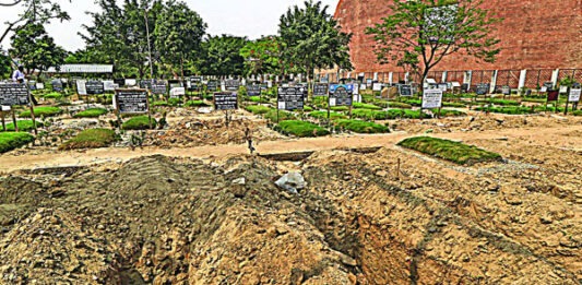 কবর খুঁড়ে খুঁড়ে ক্লান্ত গোরখোদকরা কবর খুঁড়ে ক্লান্ত গোরখোদকরা