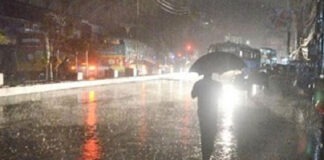 রাজধানীসহ ৭ জেলায় বৃষ্টি রাজধানীতে বৃষ্টির পরশ