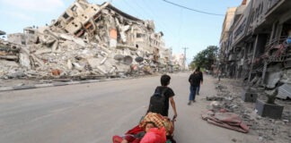 বাড়ি ছাড়ছে ফিলিস্তিনিরা