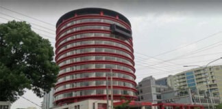 ডাকবাক্সের আদলে ডাক ভবন