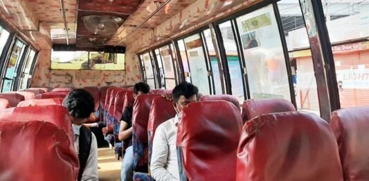 যাত্রীর চাপ নেই রাজধানীর গণপরিবহনে গণপরিবহনে নেই যাত্রীর চাপ