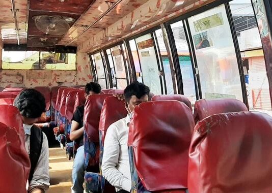 যাত্রীর চাপ নেই রাজধানীর গণপরিবহনে গণপরিবহনে নেই যাত্রীর চাপ