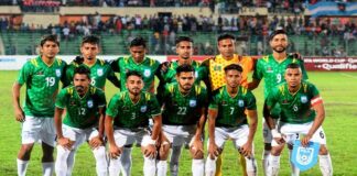 বেতনের আওতায় ফুটবলাররা