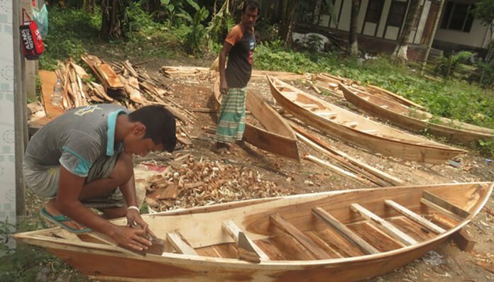 গয়হাটায় শত বছরের পুরানো ঐতিহ্যবাহী নৌকার হাট