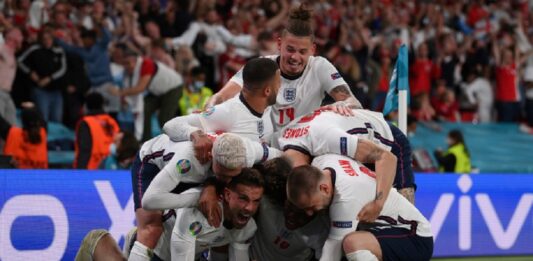 ডেনমার্কের স্বপ্ন দৌড় থামিয়ে ফাইনালে ইংল্যান্ডে ডেনমার্কের স্বপ্ন দৌড় থামিয়ে ফাইনালে ইংল্যান্ড