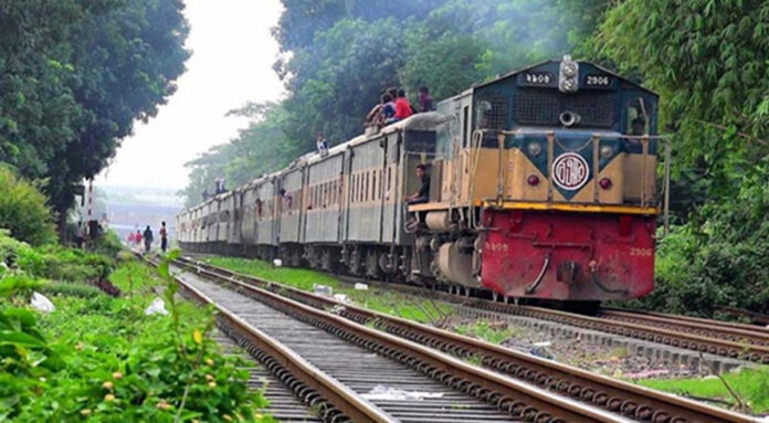 ৫ ঘণ্টা পর ঢাকার সঙ্গে উত্তর-পশ্চিমাঞ্চলের রেল যোগাযোগ স্বাভাবিক