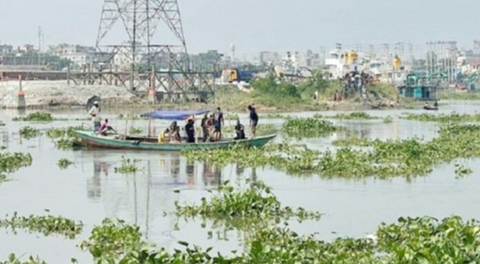 তুরাগে ট্রলারডুবিতে শিশুসহ ৩ জনের লাশ উদ্ধার