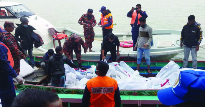 ঝালকাঠির সুগন্ধা নদীতে লঞ্চে আগুন, মৃতের সংখ্যা বেড়ে ৩৮