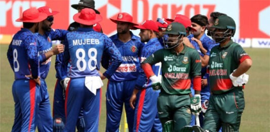 টস জিতে আগে ব্যাট করার সিদ্ধান্ত
