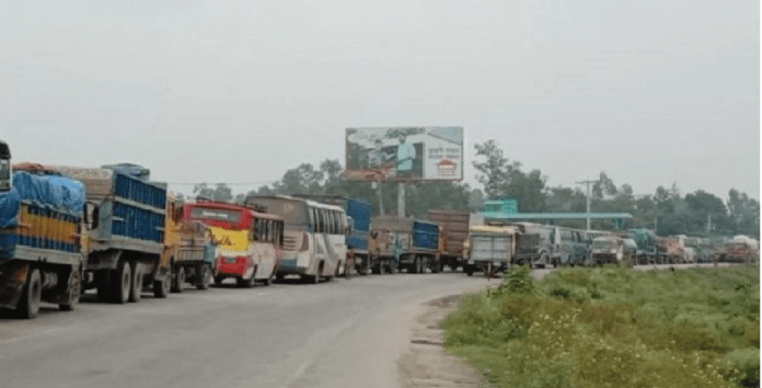 সিরাজগঞ্জের বঙ্গবন্ধু সেতুর পশ্চিম মহাসড়কে ১৫ কিলোমিটার যানজট