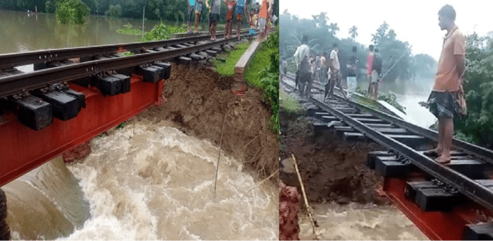 বন্যার পানিতে ধসে গেছে রেল ব্রিজ