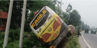 যাত্রীবাহী বাস ৩ ঘণ্টা নিয়ন্ত্রণে নিয়ে ডাকাতি, ধর্ষণ