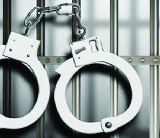 মুকসুদপুরে মডেল মাদ্রাসা থেকে বোরখা পড়া যুবক আটক মুকসুদপুর