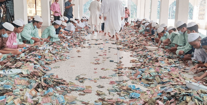 মস‌জিদের দানবাক্সে মিলল ১৫ বস্তা টাকা