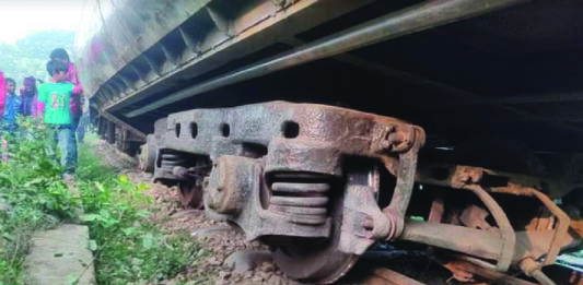 ময়মনসিংহ এক্সপ্রেস ট্রেনের বগি লাইনচ্যুত