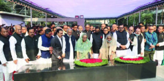 বঙ্গবন্ধুর প্রতিকৃতিতে আ’লীগের নতুন কমিটির শ্রদ্ধা