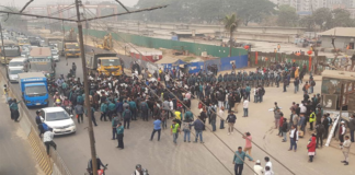 বিমানবন্দর সড়কে যান চলাচল বন্ধ