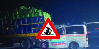 ট্রাকের সাথে অ্যাম্বুলেন্সের ধাক্কায় ৬ জন নিহত