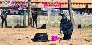 ভোটকেন্দ্রের ভেতর থেকে ককটেল উদ্ধার