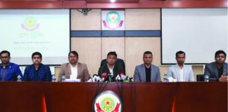 ঢাকায় প্রতিদিন ৩০০ মোবাইল ছিনতাই হয়