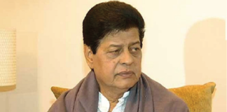 চিত্রনায়ক ফারুকের মরদেহ শহীদ মিনারে