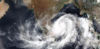 মোখার তাণ্ডবে নারীসহ ২ জনের মৃত্যু