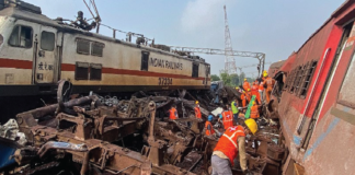 ট্রেন দুর্ঘটনাঃ ১২৭ কিলোমিটার বেগে ঢুকেছিল ভুল লাইনে