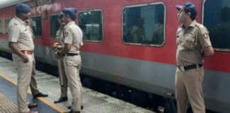 ভারতে ট্রেনে নিরাপত্তাকর্মীর গুলি ৪ জন নিহত