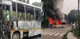 বাসে আগুন
