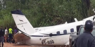 বিমান দূর্ঘটনায়