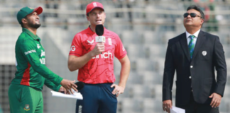 টসে হেরে ইংল্যান্ড ব্যাটিংয়ে