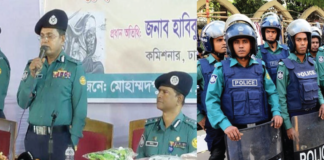 পুলিশ রাতে ঘুমায় না