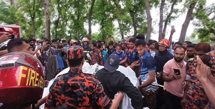 গোপালগঞ্জে যাত্রীবাহী বাস
