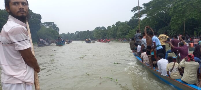 মুকসুদপুরে ঐতিহ্যবাহী নৌকাবাইচ প্রতিযোগিতা ও গ্রামীণ মেলা