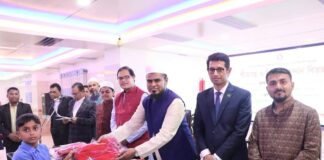 টুঙ্গিপাড়ায় শিক্ষার্থীদের মাঝে শীতবস্ত্র ও শিক্ষা অনুদানের চেক বিতরণ টুঙ্গিপাড়ায়