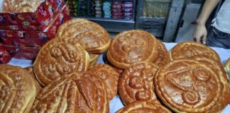 শবে বরাত মানেই পুরান ঢাকার বাহারি ফেন্সি রুটি শবে বরাত