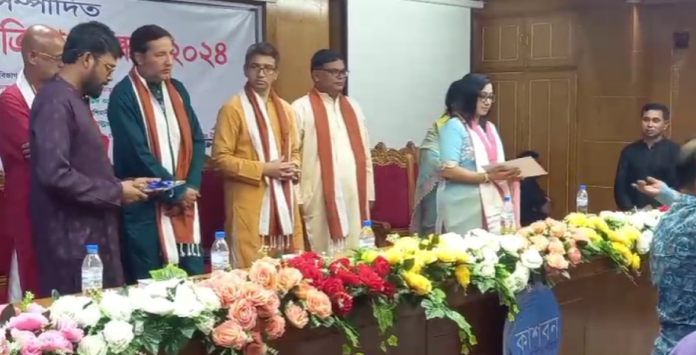 কাশবন সাহিত্য পত্রিকার পুরস্কার পেলেন জনকন্ঠের উপদেষ্টা সাবরিনা বিনতে আহমেদ কাশবন সাহিত্য