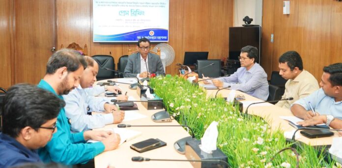 যৌক্তিক কারণ এবং শ্রম আইনের প্রতিপালন ব্যতীত শ্রমিক ছাঁটাই করবে না: শ্রম সচিব যৌক্তিক কারণ