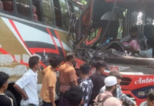 ঢাকা-বরিশাল মহাসড়কে দুই বাসের মুখোমুখি সংঘর্ষ, শিশুসহ আহত ১৫