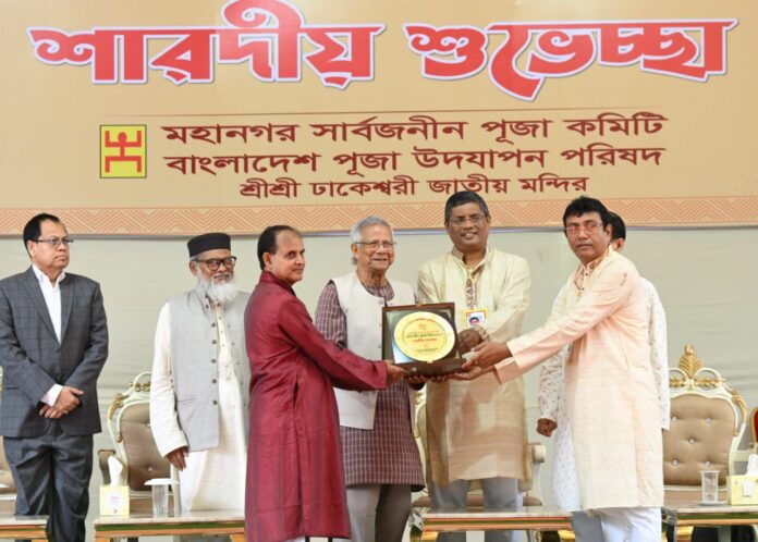 দুর্গাপূজা উপলক্ষে ঢাকেশ্বরী মন্দিরে প্রধান উপদেষ্টা দুর্গাপূজা