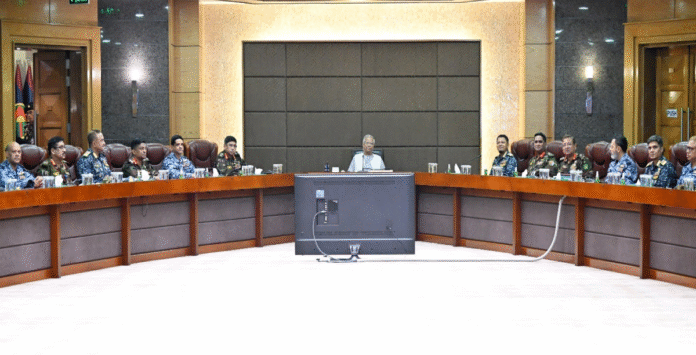সশস্ত্র বাহিনীর ঊর্ধ্বতন কর্মকর্তাদের সঙ্গে প্রধান উপদেষ্টার মতবিনিময় সশস্ত্র বাহিনী