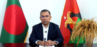 সংবাদ সম্মেলনে