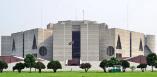 নতুন সরকারের শপথ