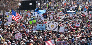 যুক্তরাষ্ট্রে ট্রাম্পের বিরুদ্ধে বিক্ষোভ যুক্তরাষ্ট্রে