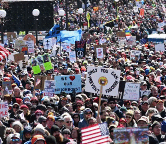 যুক্তরাষ্ট্রে ট্রাম্পের বিরুদ্ধে বিক্ষোভ যুক্তরাষ্ট্রে