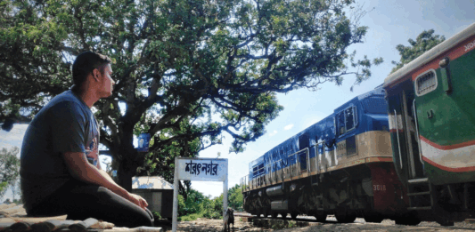হাসনাত আবদুল্লাহর চোখে ‘বনলতা এক্সপ্রেস’ হাসনাত আবদুল্লাহ