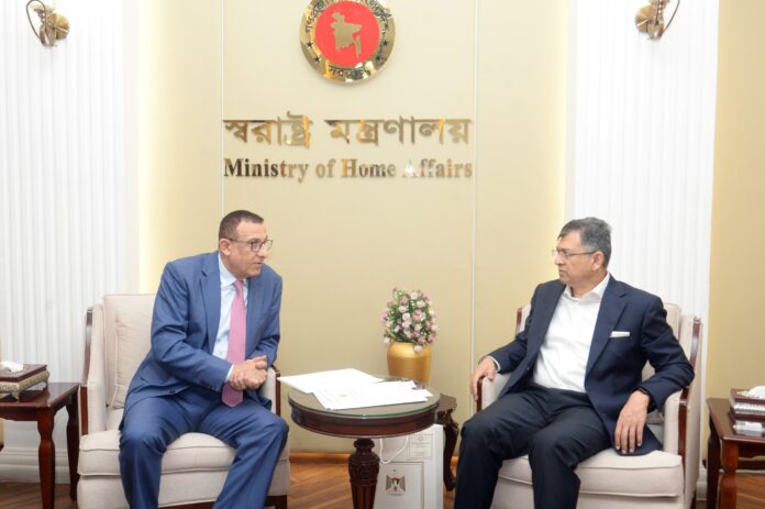 স্বরাষ্ট্রমন্ত্রীর সঙ্গে ফিলিস্তিনের রাষ্ট্রদূতের সৌজন্য সাক্ষাৎ স্বরাষ্ট্রমন্ত্রী